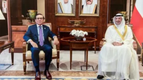 El primer ministro y titular de Relaciones Exteriores Kuwait, Jeque Salem Abdullah Al Jaber Al Sabah, recibió al embajador de Ecuador en Qatar, Pascual del Cioppo, en la ciudad de Kuwait.