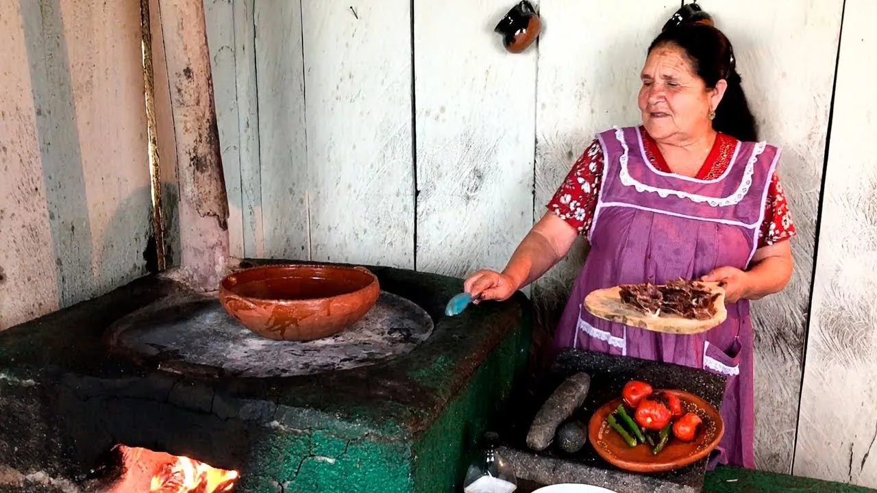 Doña Ángela es el talento detrás de "De mi rancho a tu cocina"