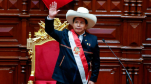 Pedro Castillo anuncia la disolución del Congreso entre escándalos de corrupción.