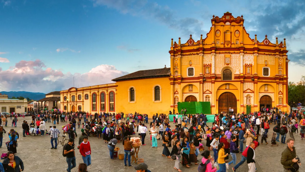 El turismo genera grandes ingresos para la economía mexicana.